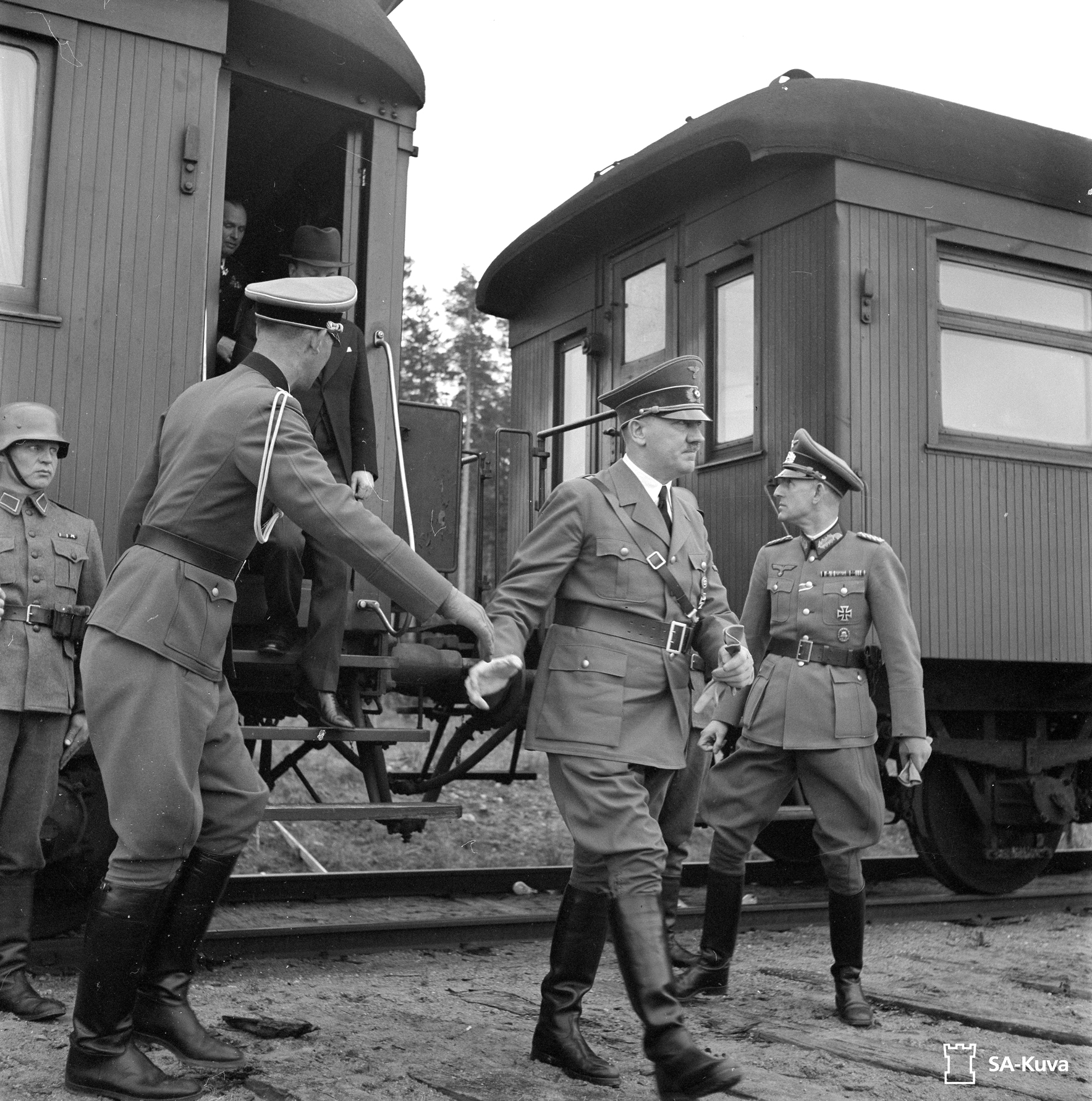 Adolf Hitler leaves Mannerheim's train